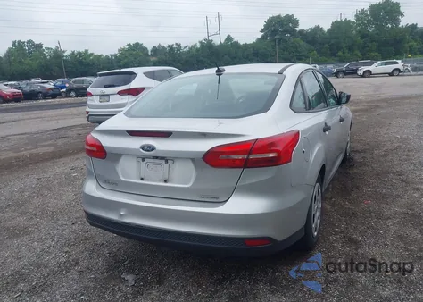 2015 Ford Focus S z USA, uszkodzony, nr VIN 1FADP3E23FL253965